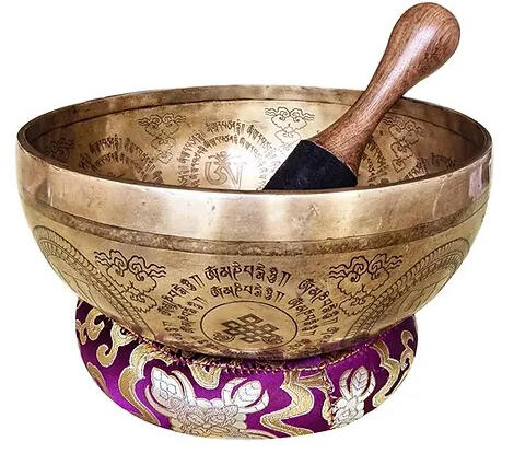 Bol chantant en alliage sacré Forgé au Népal, ce bol chantant en 7 métaux favorise méditation et harmonie.